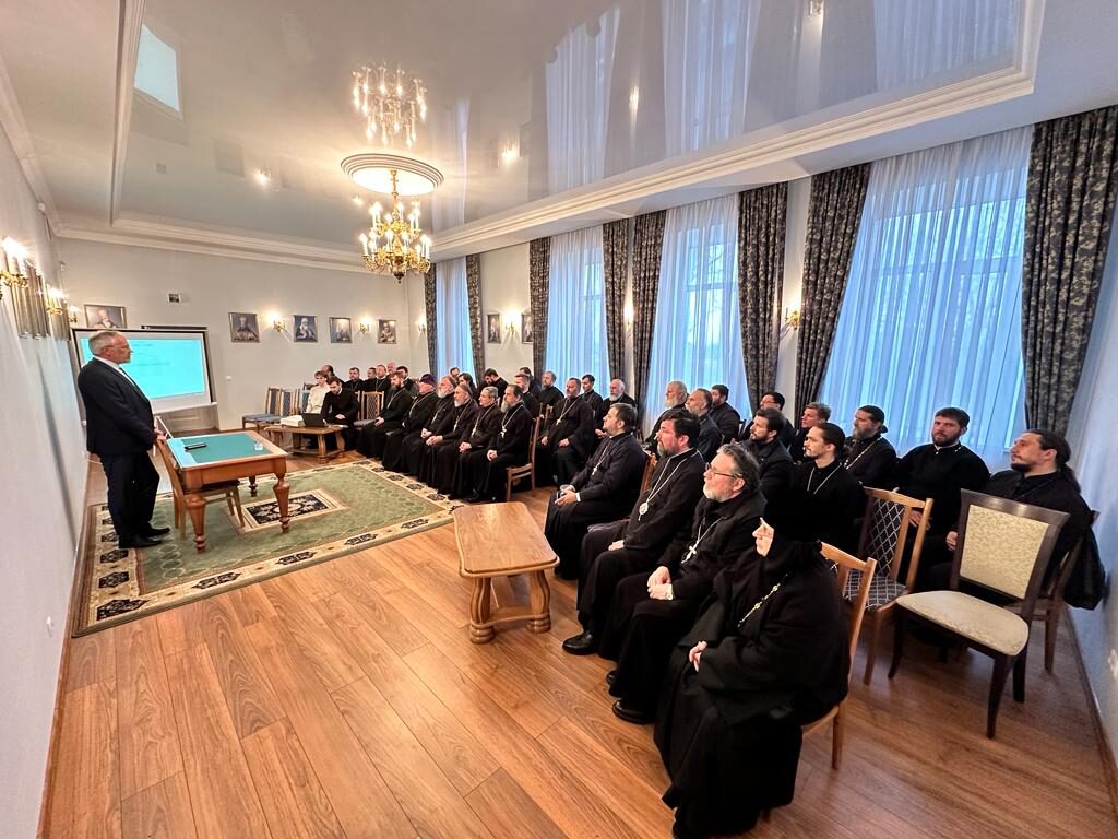 В Бобруйском епархиальном управлении состоялась встреча духовенства с доктором медицинских наук