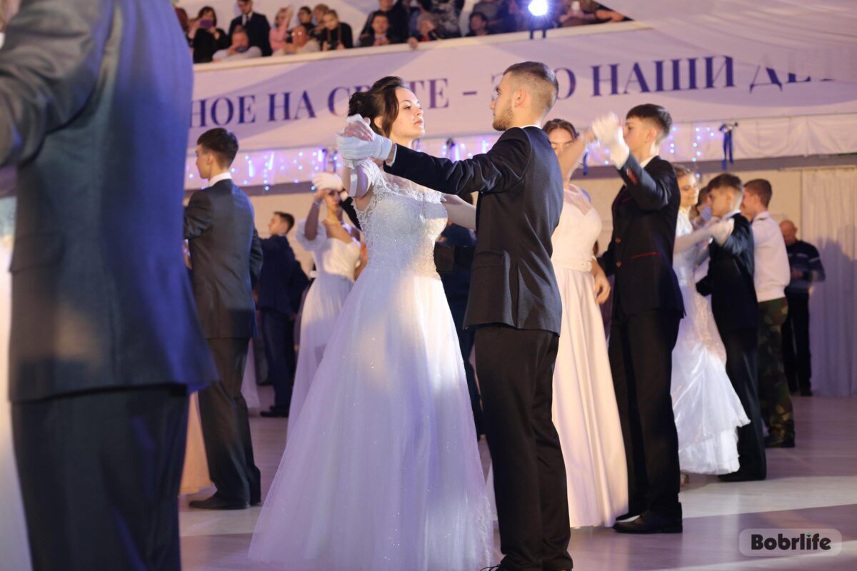 Лиц прелесть, станов красота. 15 декабря состоится новогодний бал