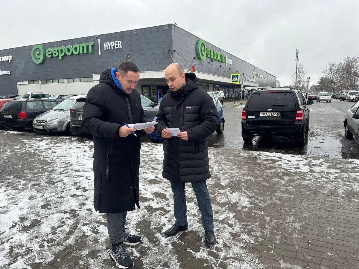 В Бобруйске прошли первые пикеты по сбору подписей