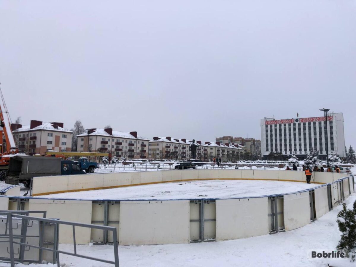 Каток под открытым небом устанавливают в Бобруйске