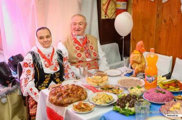 В Бобруйском районе супруги Роскач отметили «железную» свадьбу по народным традициям