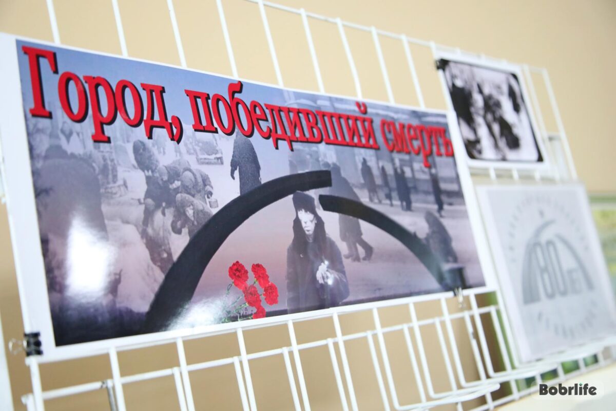 Из тьмы светлеющие лики…