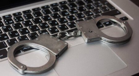 Бобруйские оперативники задержали минчанку за распространение порноконтента