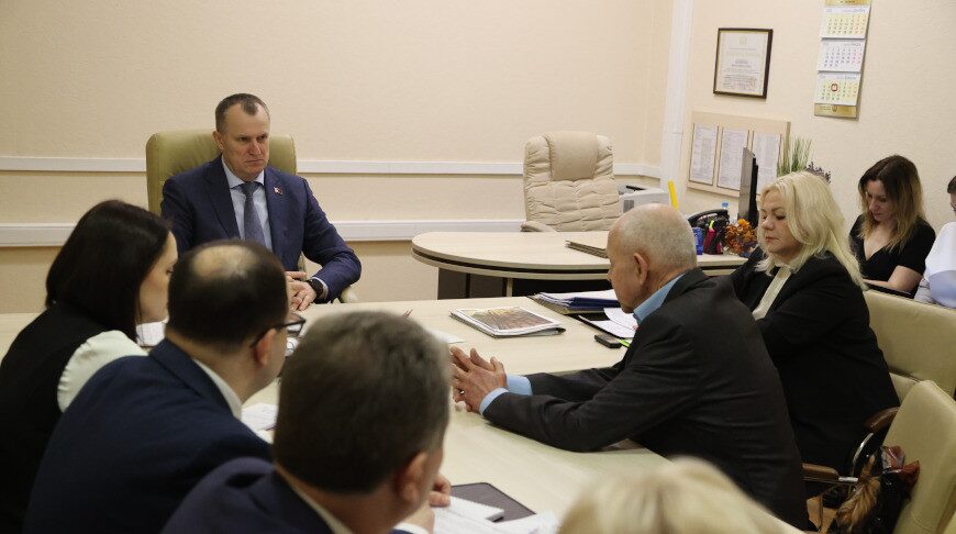 Вопросы ЖКХ и взаимоотношений с арендодателем: Исаченко провел прием граждан в Могилеве