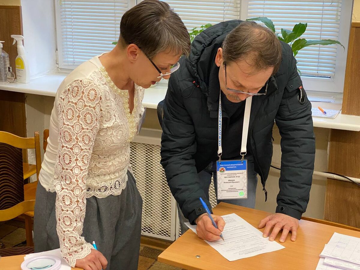 Миссия наблюдателей от СНГ работает на досрочном голосовании в Бобруйске
