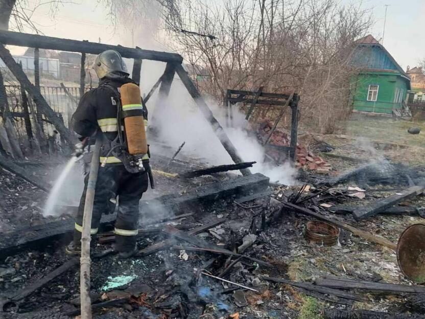 В Бобруйском районе из-за детской шалости с огнём сгорел сарай