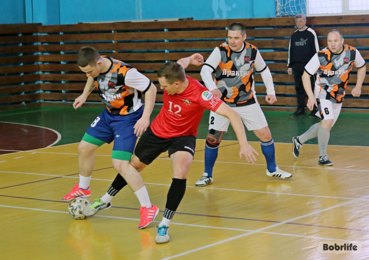 Бобруйские динамовцы играют в мини-футбол