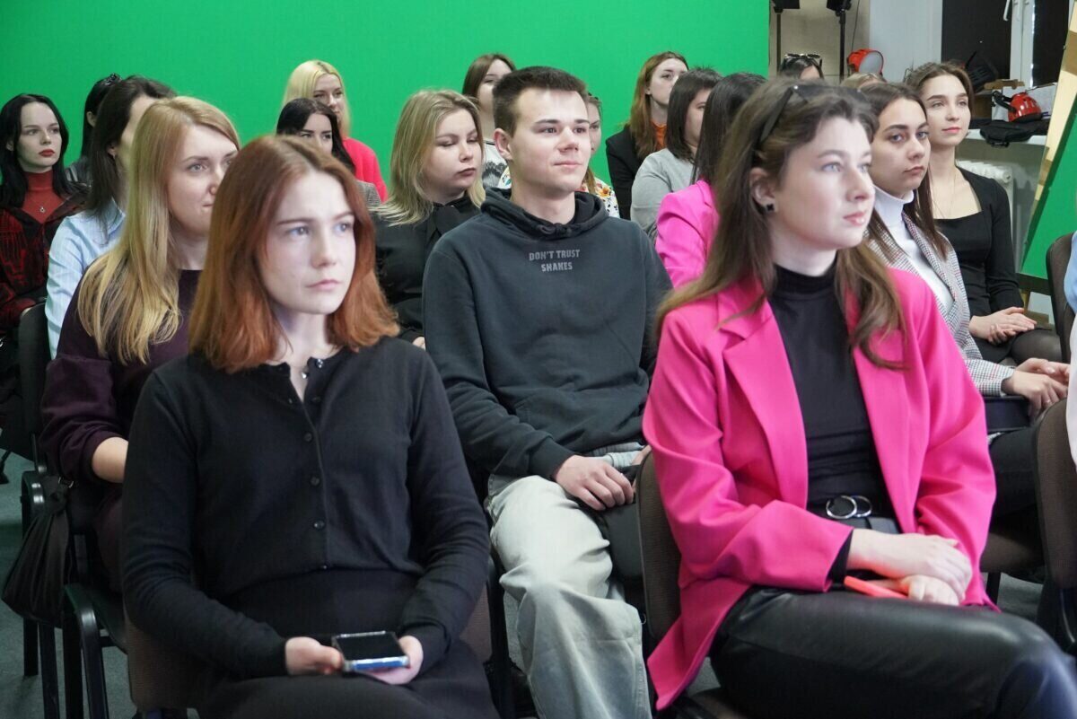 На базе информационного агентства «Бобруйск Медиа» проходит диалоговая площадка, посвященная 30-летию Конституции Республики Беларусь