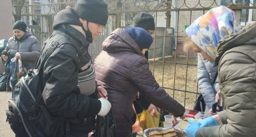 С Масленницей! В Бобруйске порадовали блинами граждан, находящихся в трудной жизненной ситуации