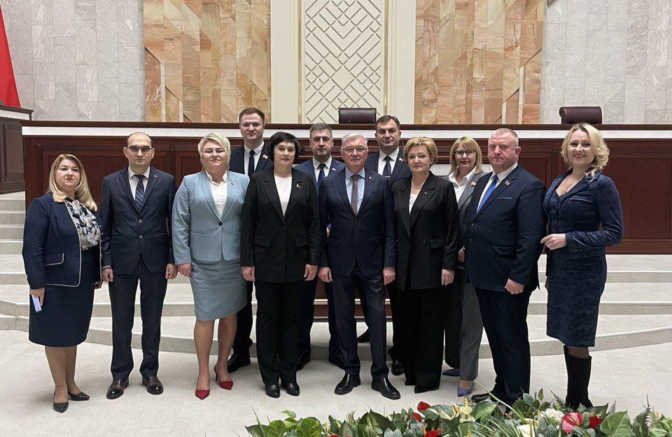 Первое заседание первой сессии Палаты представителей Национального собрания Республики Беларусь восьмого созыва проходит в Минске
