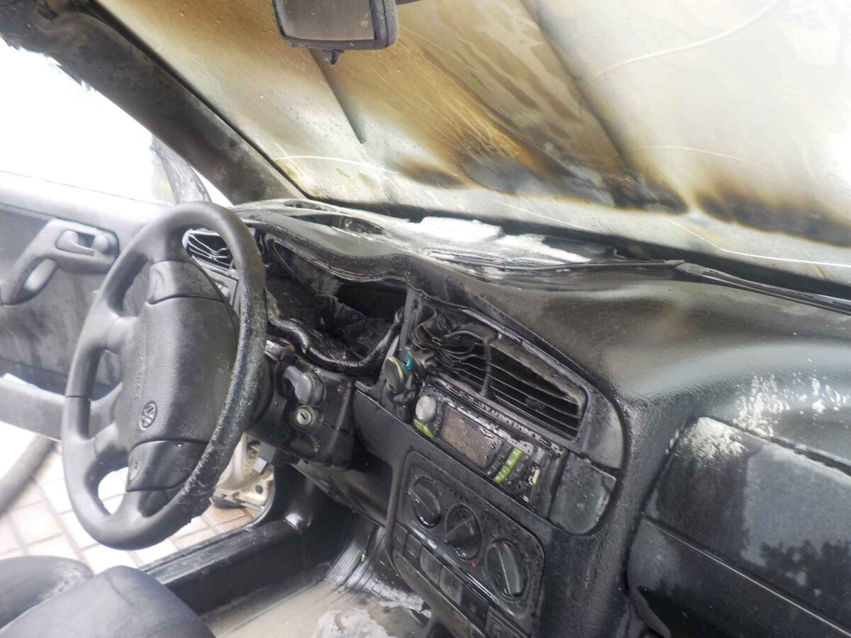 На проспекте Строителей горело авто