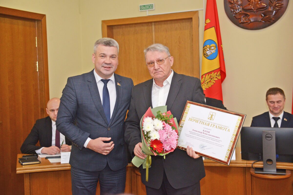 Александр Казак принимает поздравления с юбилеем