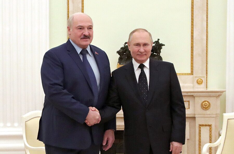 Президент заявил, что необходимости вступать Беларуси в боевые действия нет и не будет