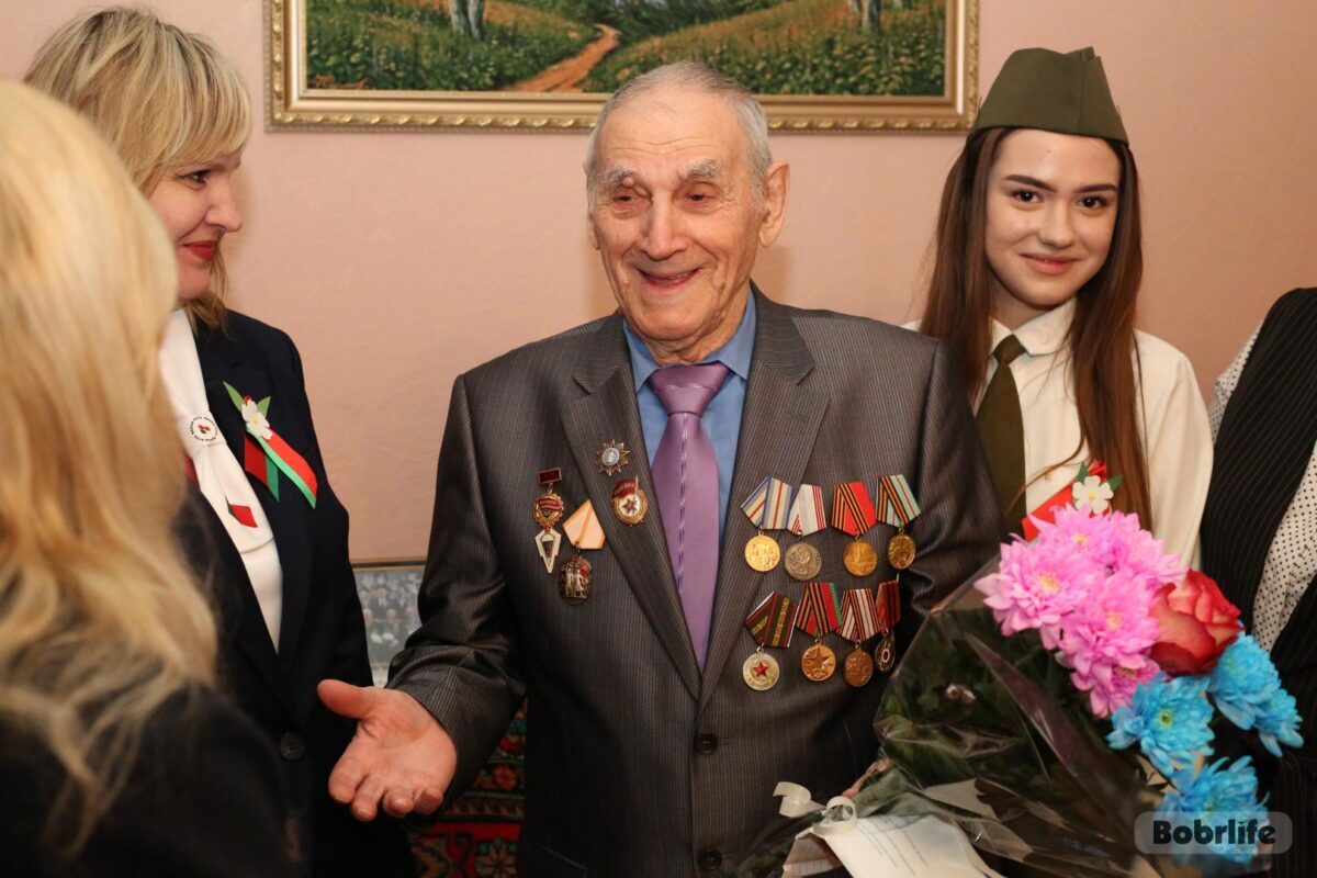 В Первомайском районе вручают материальную помощь ветеранам Великой Отечественной войны