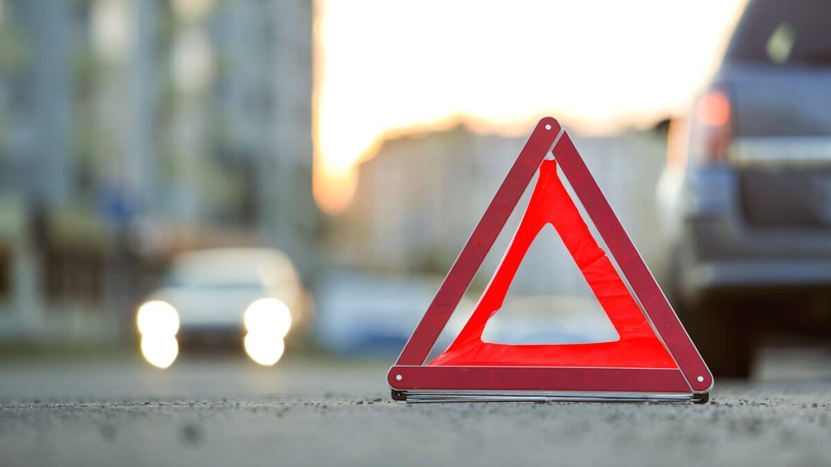 Водитель мопеда в Бобруйске не уступил дорогу автомобилю — он в больнице