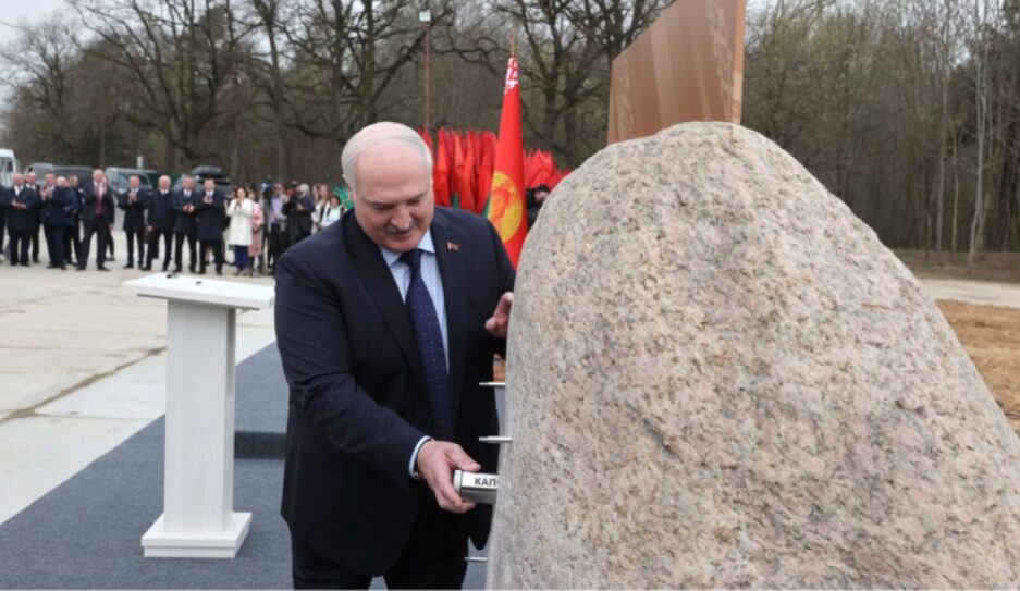 Александр Лукашенко принял участие в церемонии закладки капсулы на месте строительства новой городской больницы в Гродно