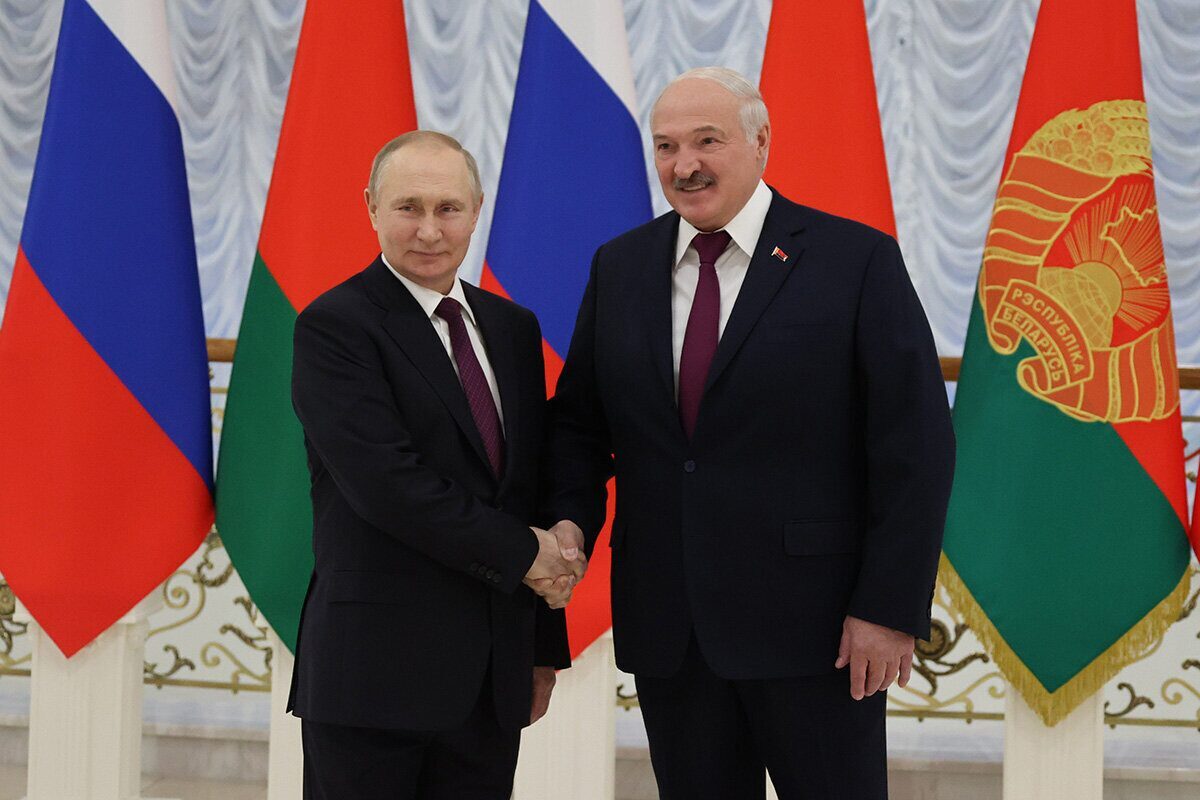 Президенты Беларуси и России обменялись поздравлениями с Днем единения народов