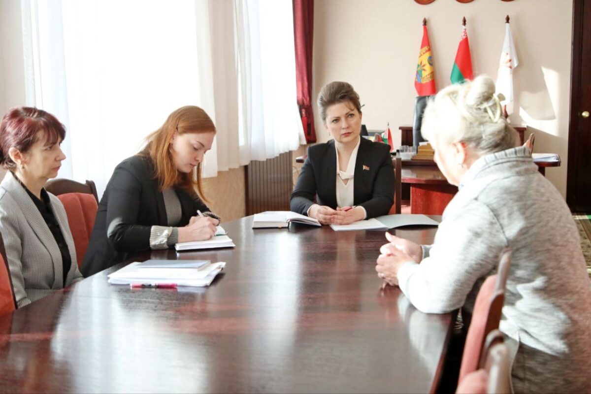 Личный прием граждан провела председатель Бобруйского городского Совета депутатов Ирина Рынейская