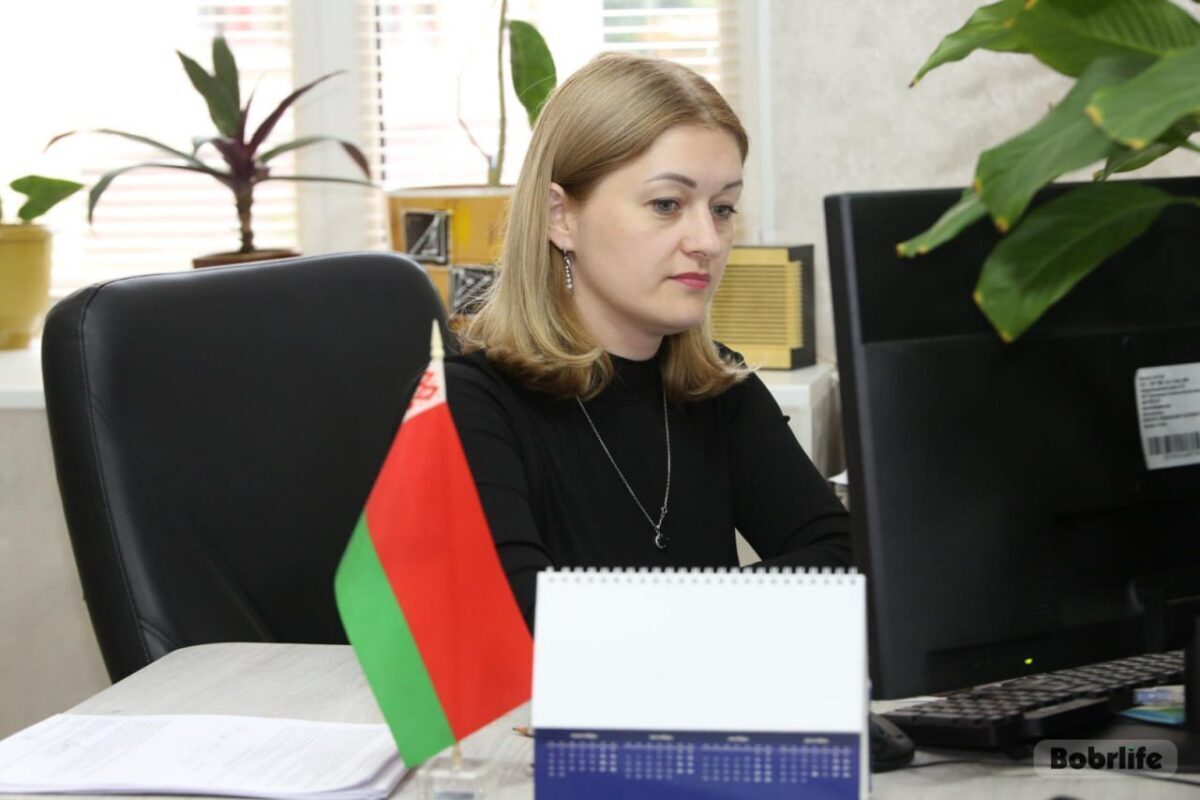Коллектив филиала «Бобруйские электрические сети» РУП «Могилевэнерго» слушает прямую радиотрансляцию VII Всебелорусского народного собрания