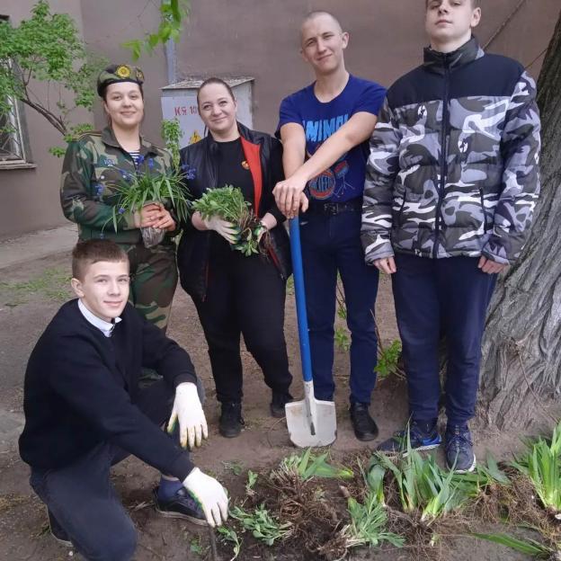 В Бобруйске прошла акция «Посади цветок — укрась планету»