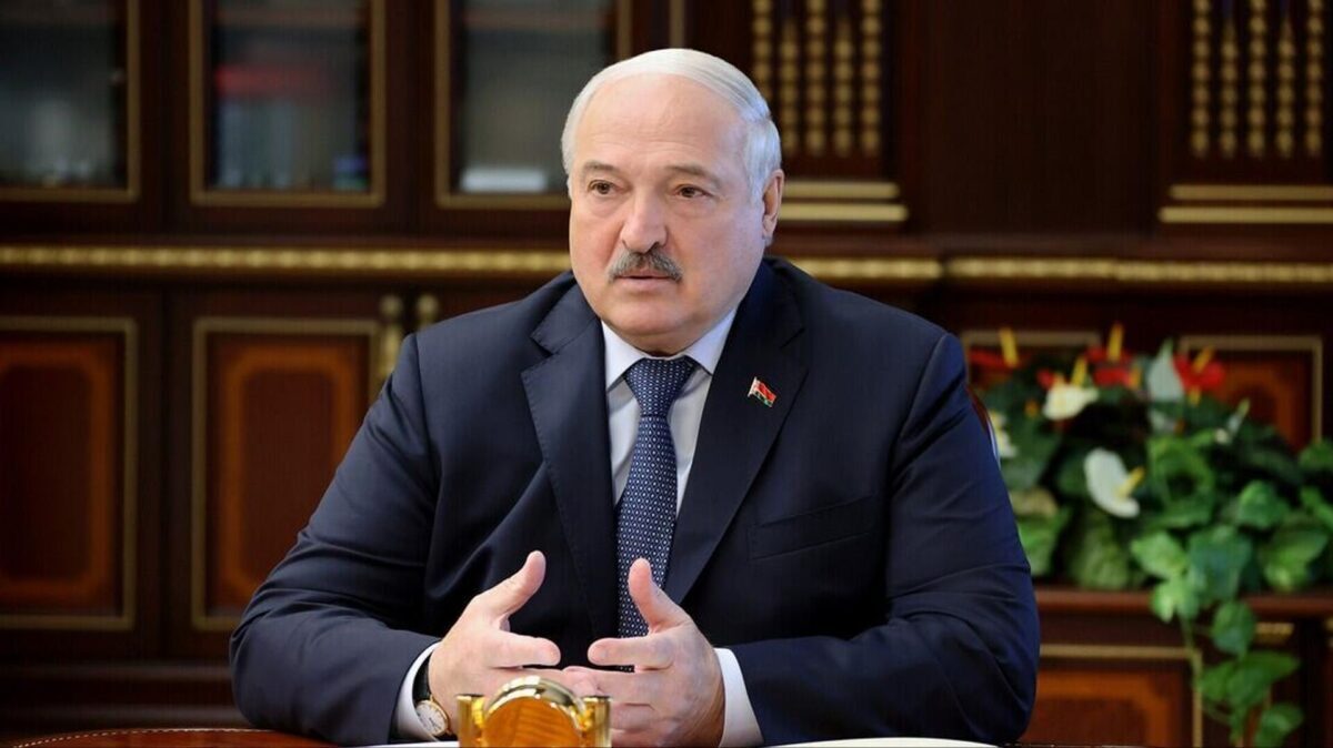 Александр Лукашенко возмутился, что в Беларуси иногда проверяют не те организации, которые следовало бы проверить