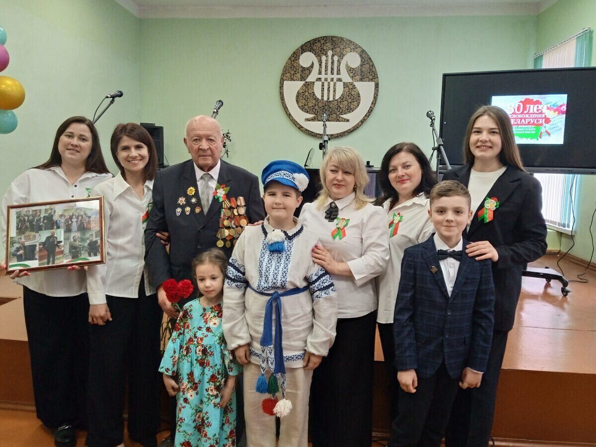 В детской школе искусств №1 имени Е.К.Тикоцкого состоялась встреча с ветераном Великой Отечественной войны