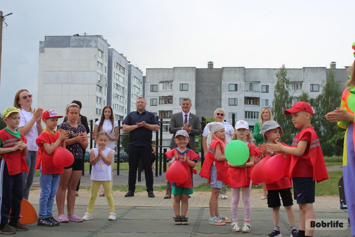 Подарок для маленьких бобруйчан — новая детская площадка