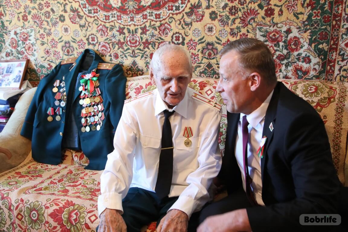 Спасибо за Победу! Ветерана Бориса Музалевского поздравили с 9 Мая