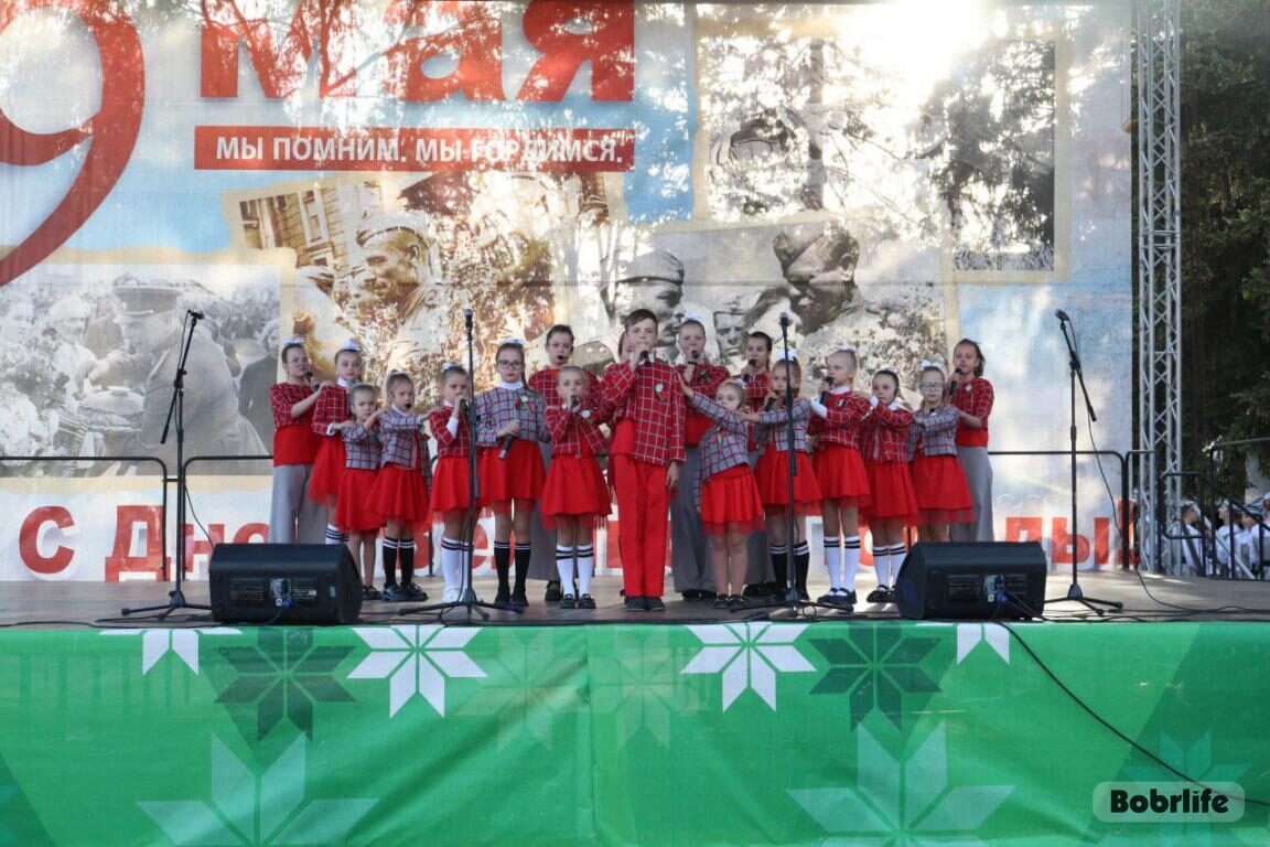 Праздничный концерт на площади Победы