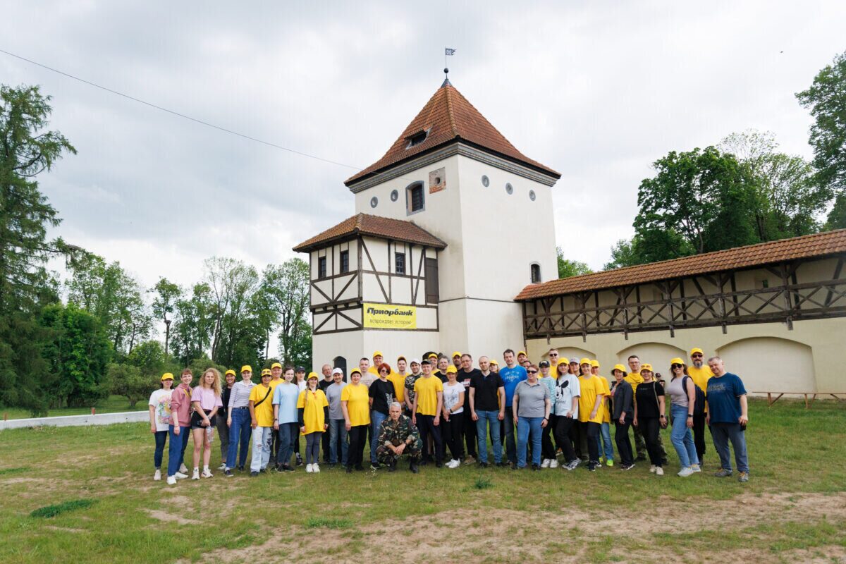 С башнями, стенами и куполами. В 170 км от Минска возрождают Любчанский замок