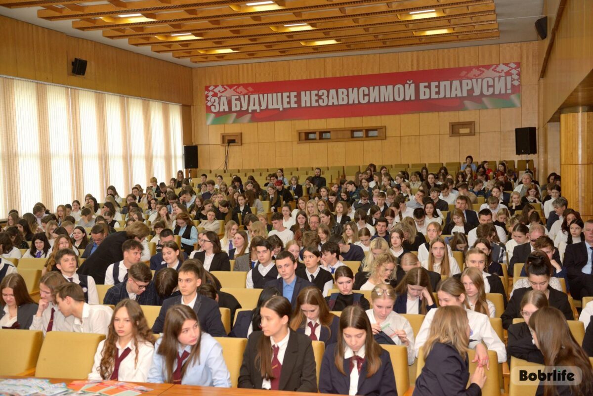 Медицинские работники в почете. Об этом говорили со школьниками в Бобруйском горисполкоме