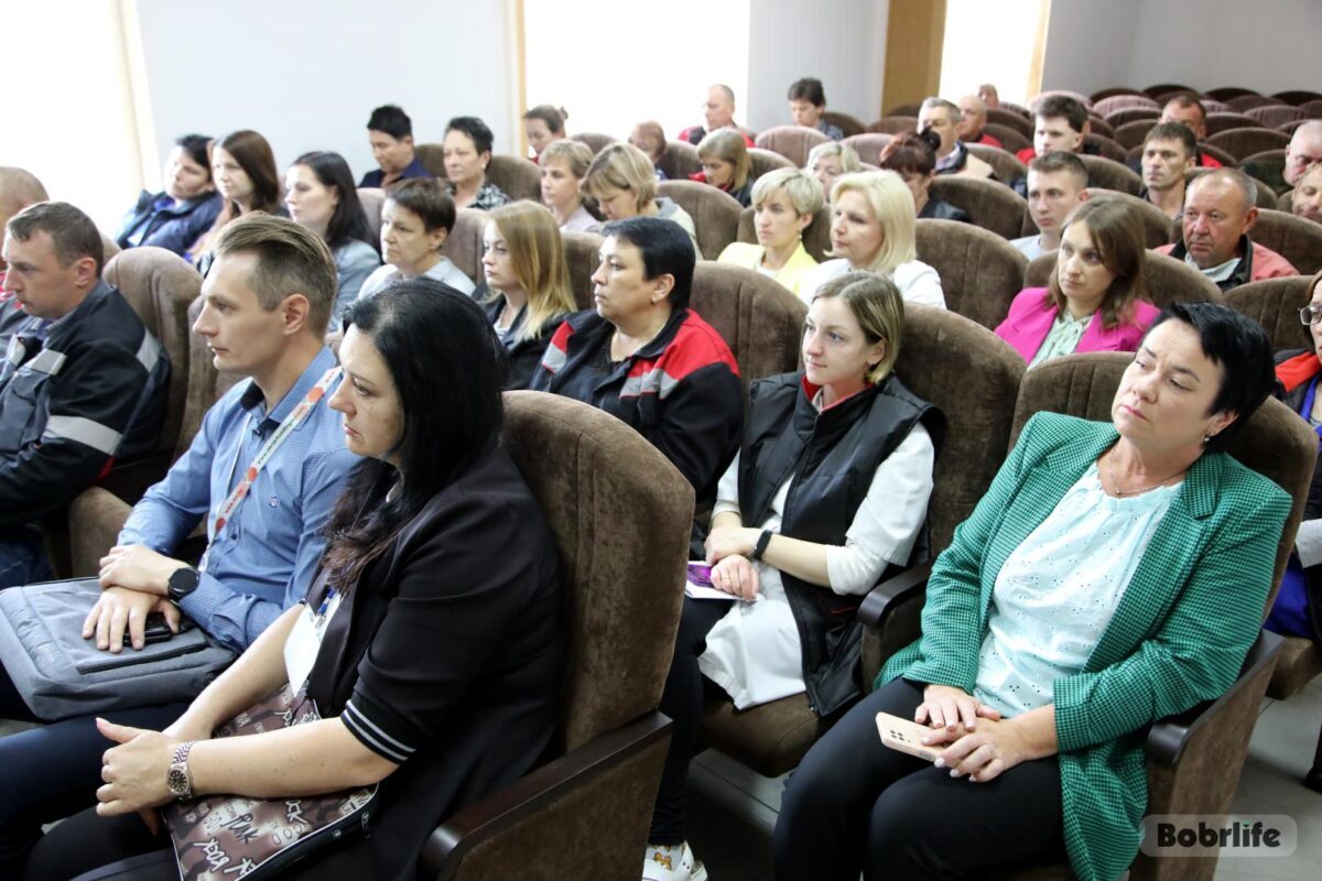 Диалог о самом ценном. Единый день информирования прошел в трудовых коллективах