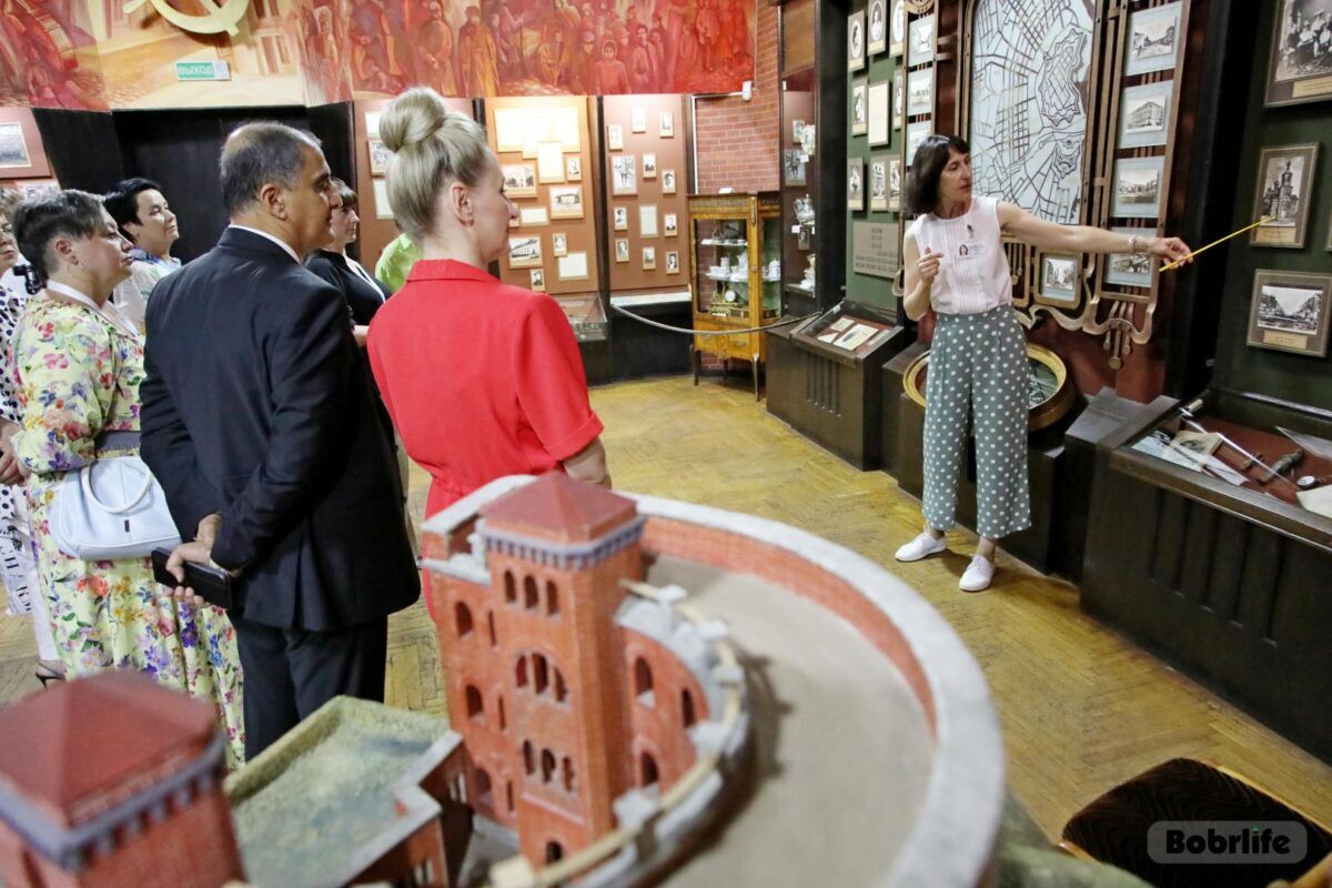 Делегации городов-побратимов посетили Бобруйский краеведческий музей