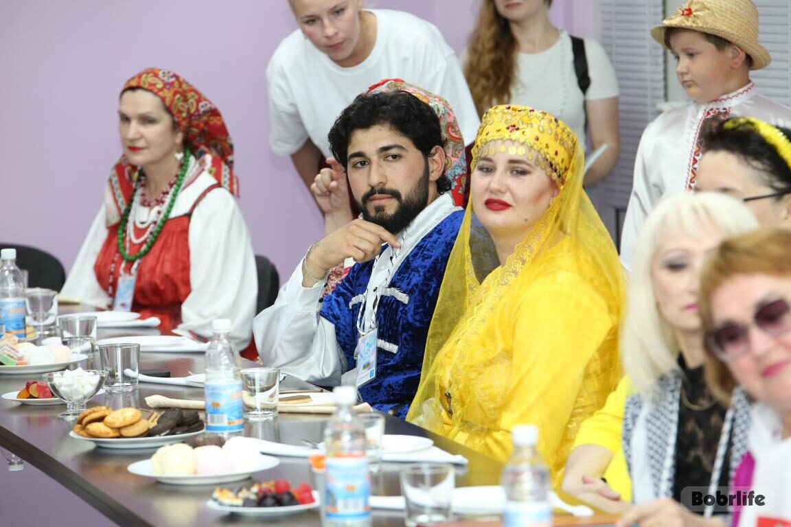 «Венок дружбы»: теплое общение с представителями стран-участниц