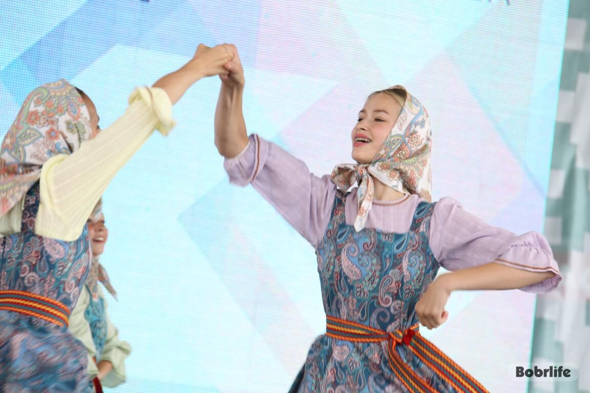 «Разам з сябрамі». Начался праздничный концерт участников фестиваля «Венок дружбы»