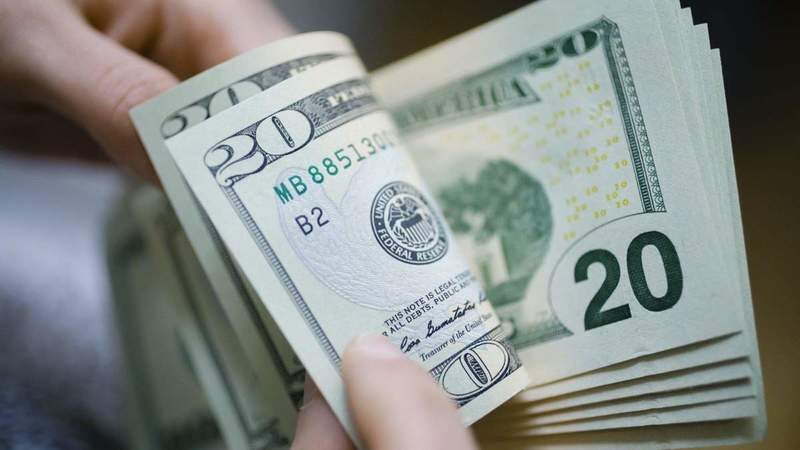 Доллар и евро стали дешевле. Курсы валют на 4 июня 2024