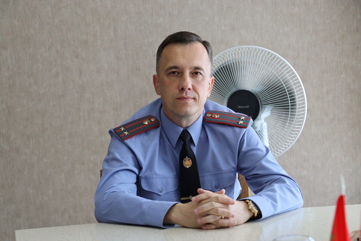 Заместитель начальника УВД Бобруйского горисполкома подполковник милиции Дмитрий Шалыгин провел беседу в трудовом коллективе