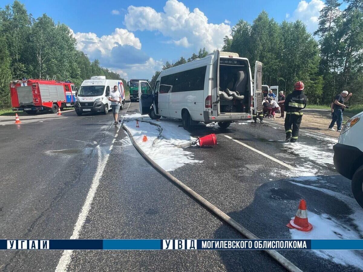 Столкновение маршрутки и трактора: есть пострадавшие