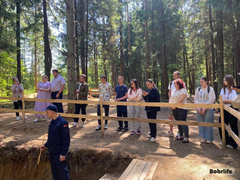 Бобруйчане посетили раскопки на месте захоронения жертв геноцида в Уручье