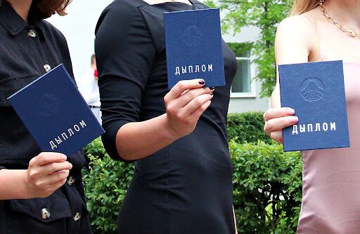 Более 170 выпускникам Бобруйского медколледжа торжественно вручили дипломы