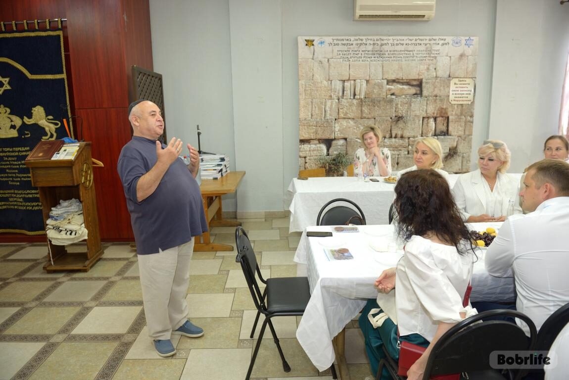 Знакомство с бобруйским колоритом. Гости города посетили синагогу и еврейский дворик