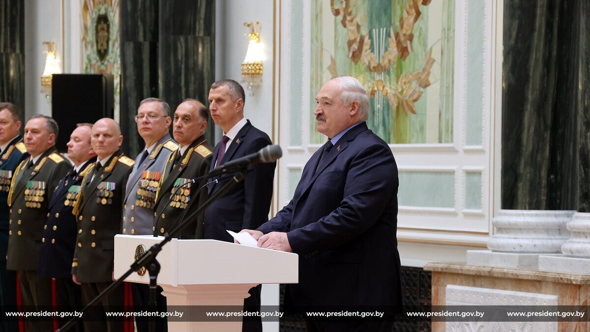 Церемония чествования выпускников высших военных учебных заведений и высшего офицерского состава