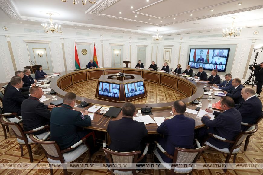 Лукашенко пообещал в течение пары дней окончательно ликвидировать все узкие места в связи с последствиями урагана