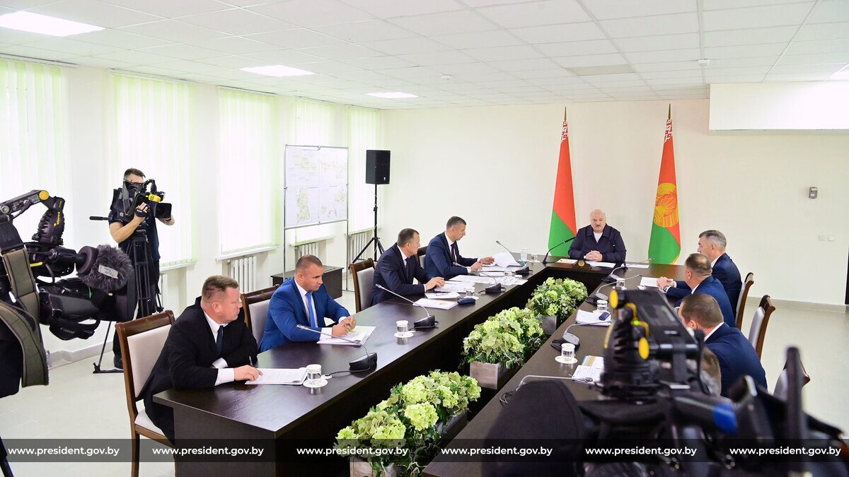 Александр Лукашенко 10 августа продолжил рабочую поездку в Шкловском районе
