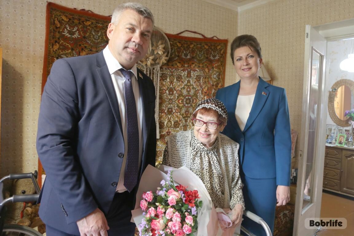 Ветерана Великой Отечественной войны Евгению Блувол поздравили с 97-летием