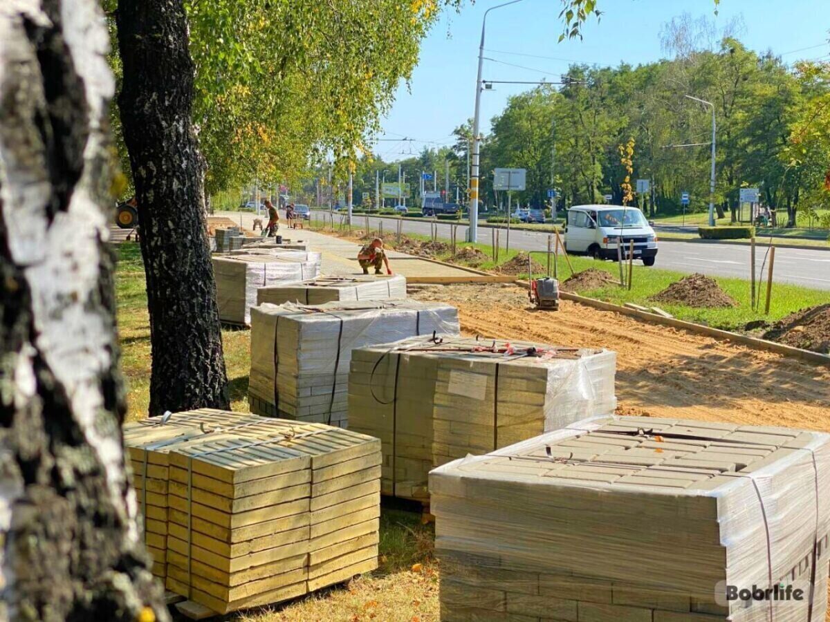 Пешеходные дорожки обновляют на главной улице Бобруйска — Минской