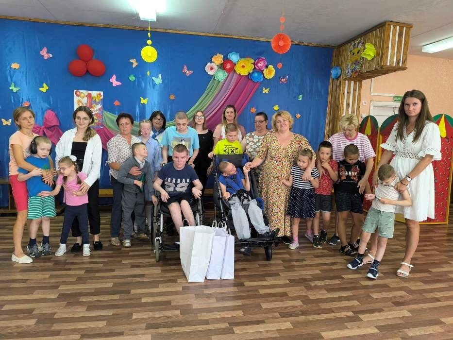 Дворец искусств принял участие в благотворительной акции по сбору канцелярских принадлежностей