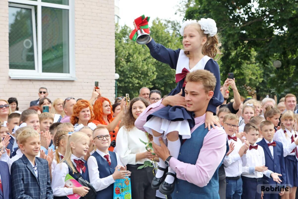 Дорогие бобруйчане, поздравляем вас с Днем знаний и началом учебного года!