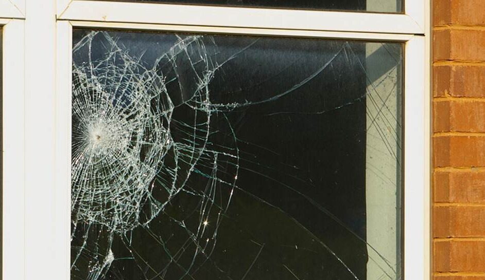 Происшествие: бобруйские школьники перебили 30 окон