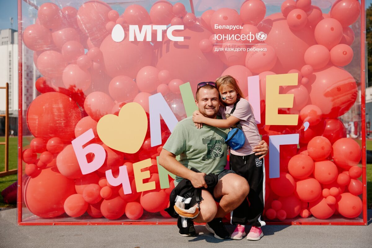 Спорт, улыбки и помощь: в Минске состоялся Семейный забег, цель которого собрать средства для поддержки детей
